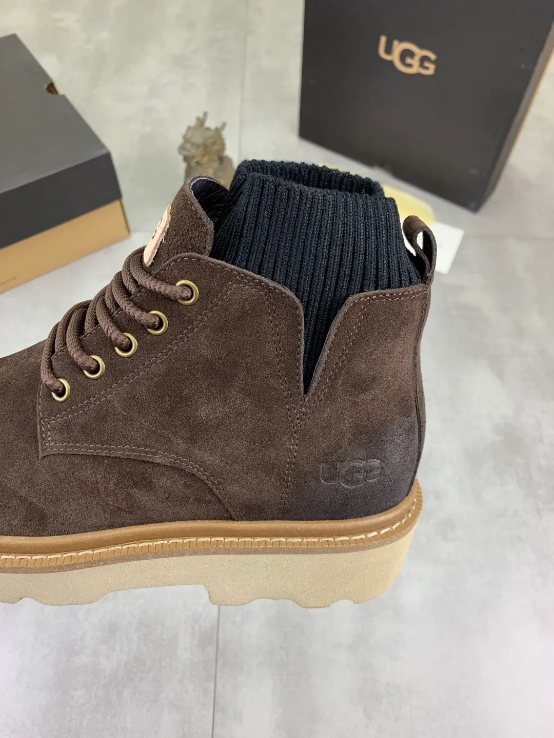 Men's men's shoes P620 New arrival🆕🆕🆕 IUGGI men's British retro Martin boots Winter new men's outdoor hiking boots First layer of cowhide on the outside Wool on the inside Comfortable and warm Rubber sole sole Non-slip and firm Trendy and fashionable Casual and versatile Size: 39-44 (customized for 45) Color: three colors